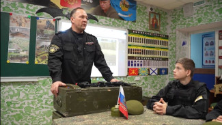 Астраханский ветеран СВО обучает военному делу юных казаков