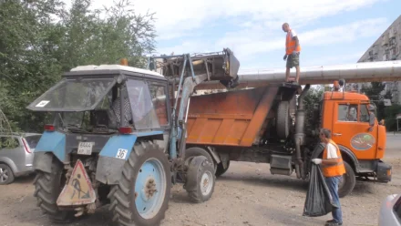 В Астрахани демонтируют незаконные гаражи на улице Звёздной