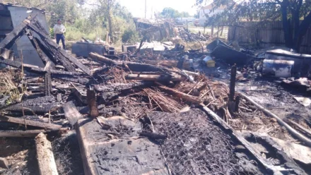 В астраханском селе мужчина получил ожоги при пожаре