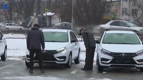 Астраханцы получили специально оборудованные автомобили