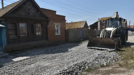 В пригороде Астрахани благоустраивают грунтовые дороги