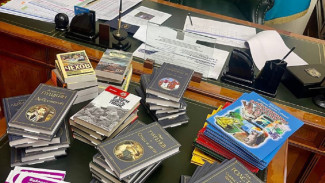 Астраханский губернатор призвал жителей региона помочь пополнить фонды библиотек ЛНР