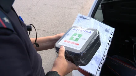 Астраханцам рассказали о необходимости наличия аптечки в машине