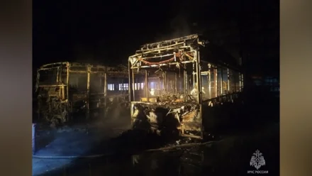 В Астрахани огнеборцы несколько часов ликвидировали крупный пожар