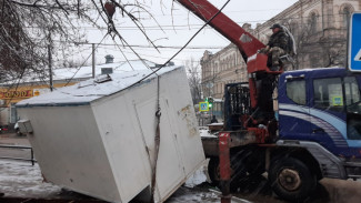 В Астрахани на рынке «Большие Исады» демонтировали незаконные павильоны