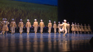 В Астрахани с юбилейной программой выступил казачий ансамбль "Ставрополье" 