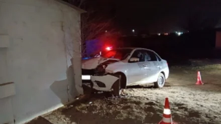 В Астрахани подростки угнали такси и угодили в аварию