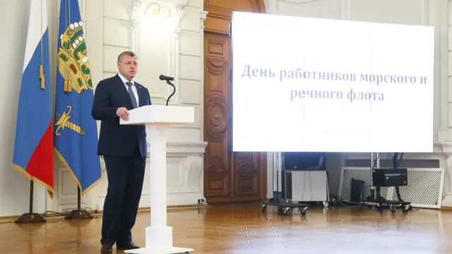 Игорь Бабушкин вручил награды работникам морского и речного флота