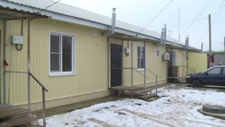 Под Астраханью многодетную семью несколько раз переселяли из аварийных домов