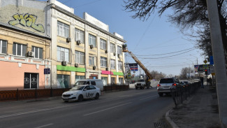 В Астрахани коммунальщики начали мыть фасады исторических зданий 