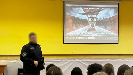 В Астрахани офицеры Росгвардии провели урок мужества для гимназистов