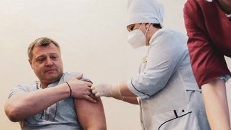 Губернатор Астраханской области сделал вторую прививку от коронавируса