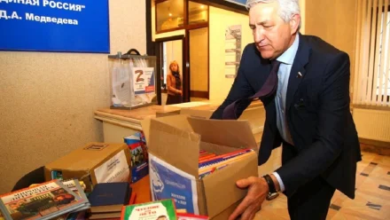 Леонид Огуль принял участие в акции «Книги-Донбассу»