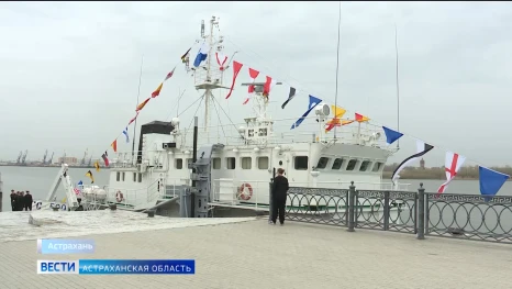 В Астрахани члены экипажа Малого гидрографического судна Каспийской флотилии провели экскурсию по кораблю