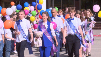 В Астрахани выпускники школы №55 получили награды от Гордумы