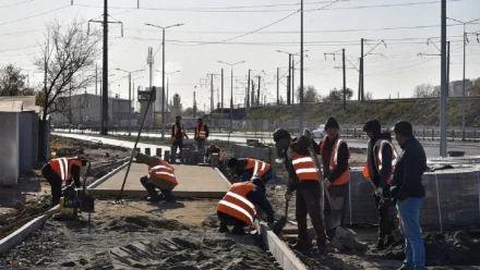 До конца недели отремонтируют тротуар на Бориса Алексеева в Астрахани