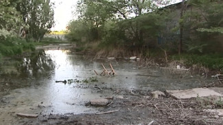 Жители Астрахани жалуются на озеро фекалий под окнами своего дома