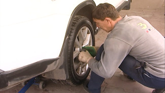 Астраханским водителям напомнили о смене летней резины на зимнюю