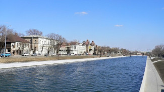 В Астрахани застройщика оштрафовали за загрязнение канала стройотходами 