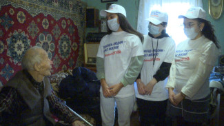 Астраханские волонтёры-медики помогают ветеранам на самоизоляции