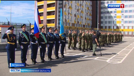 Курсанты ВУЦ Астраханского госуниверситета в торжественной обстановке получили военные билеты