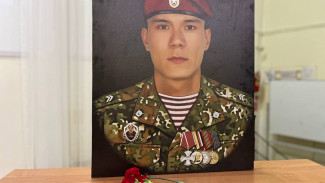 В Астрахани гвардейский класс получил имя бойца СВО Чингиза Ахметова