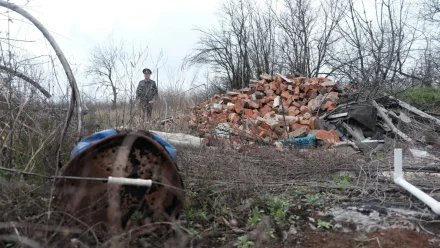На сельхозугодьях в Астраханской области выявлено складирование строительных отходов на площади 6000 кв. метров