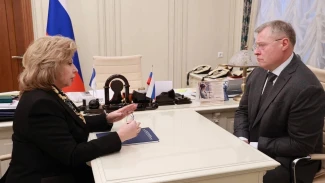 Астраханский губернатор обсудил с федеральным омбудсменом вопросы поддержки военнослужащих и их семей