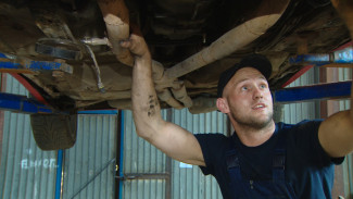 Астраханец собирает раритетные автомобили, а на досуге пишет альбом