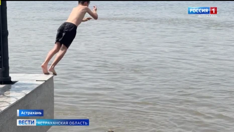 Спасатели МЧС предупреждают астраханцев о запрете купания
