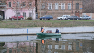 Из астраханских каналов выловили более 300 кубометров мусора
