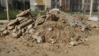 В Астрахани застройщик оштрафован за гору мусора около школы