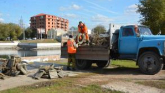 Из городских каналов в Астрахани собрали порядка 200 кубометров мусора