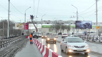 В Астрахани эксперты оценивают состояние моста через реку Царев