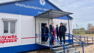 Глава астраханского Минздрава проверил ход возведения ФАПов в Камызякском районе 
