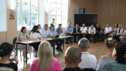 В Астрахани Игорь Бабушкин встретился с жильцами частично обрушившегося дома