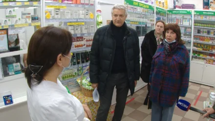 Леонид Огуль проверил доступность медикаментов в астраханских аптеках