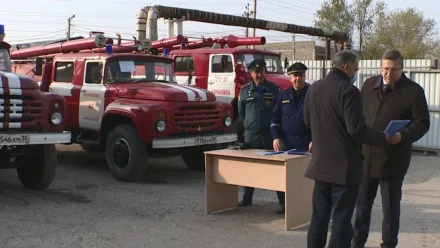 Главам 3-х районов Астраханской области вручили ключи от пожарной спецтехники