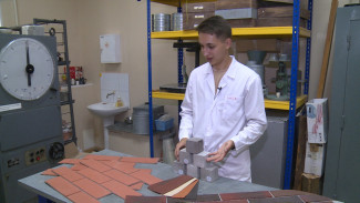 Студенты АГТУ разработали фасадную плитку из отходов и просвечивающий бетон