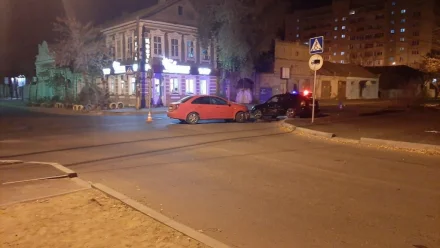 В Астрахани в ДТП на улице Максаковой пострадала 21-летняя девушка