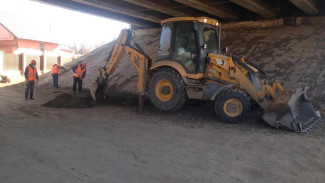 В Астрахани приступили к ремонту моста через реку Царев