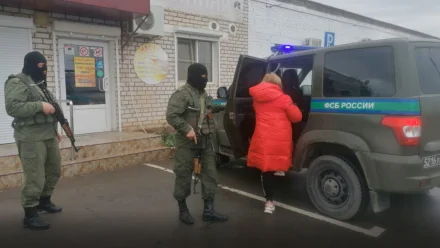 В Астрахани УФСБ задержало женщин за помощь иностранцам в незаконном получении РВП