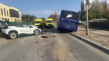 В Астрахани в ДТП с автобусом пострадало 7 человек