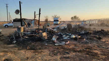 В Астраханской области при загорании жилпостройки погибла девушка