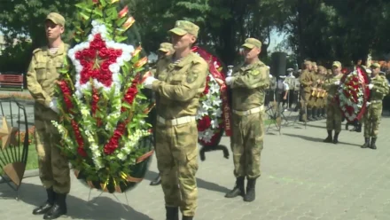 В Астрахани в преддверии Дня памяти и скорби прошла торжественная линейка