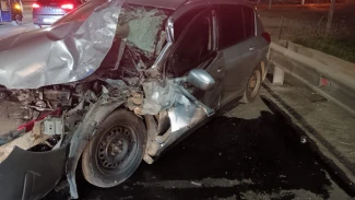 В Астрахани пьяный водитель въехал в два автобуса и скрылся