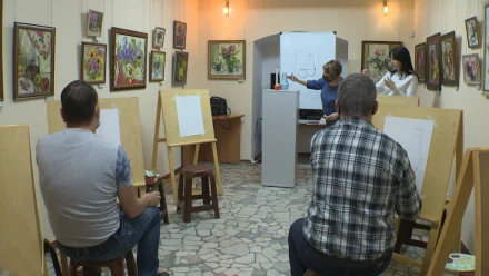 В Астрахани проводят мастер-классы по рисованию для слабослышащих