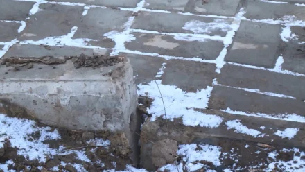 В Астрахани на аллее воинов-интернационалистов устранят дефекты после ремонта