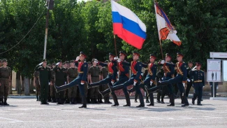 Реактивно-артиллерийское соединение в Астраханской области удостоено ордена Суворова