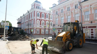 В центре Астрахани ремонтируют несколько улиц